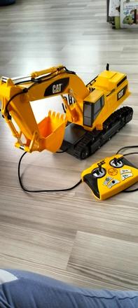 Cat pasovy bager na ovladanie,