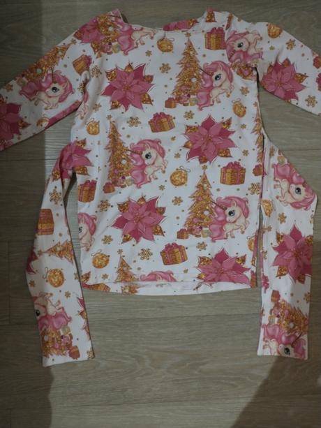 Predám vianočné saty, 104