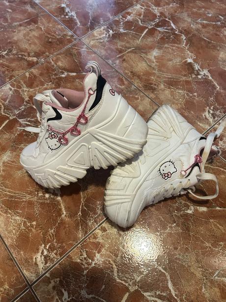 Hello kitty č.36, 36