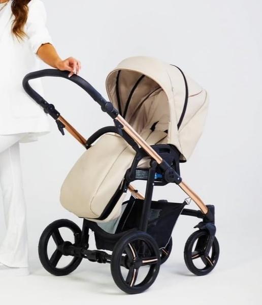 Športový kočík v béžovej ekokoži