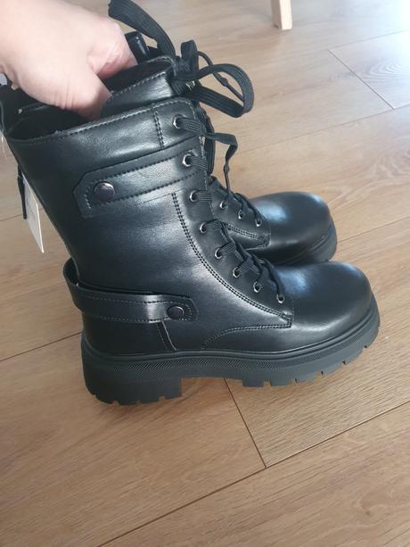 Nove kozene cizmy, 40