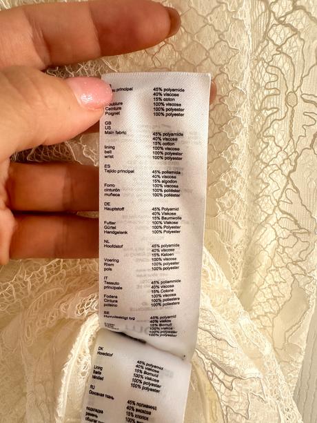 Čipkované šaty od francúzskej značky maje, s