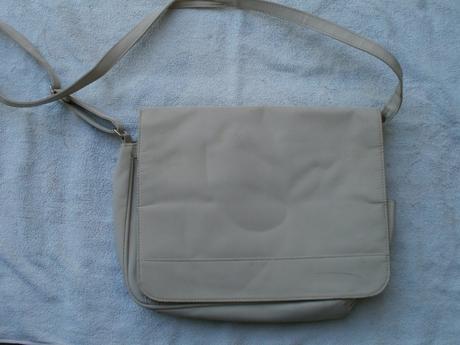 Kabelka-veľa vnútorných vreciek,