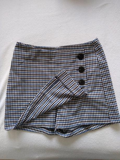 Kraťasy alebo šukňa, bershka,36