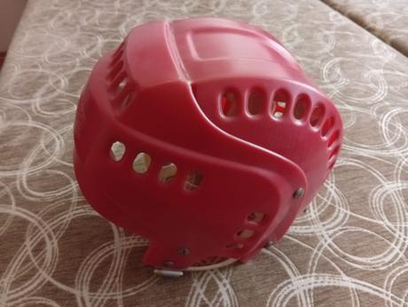 Hokejová prilba retro, 