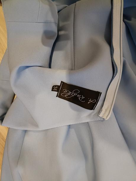 Spoločenské šaty, 34