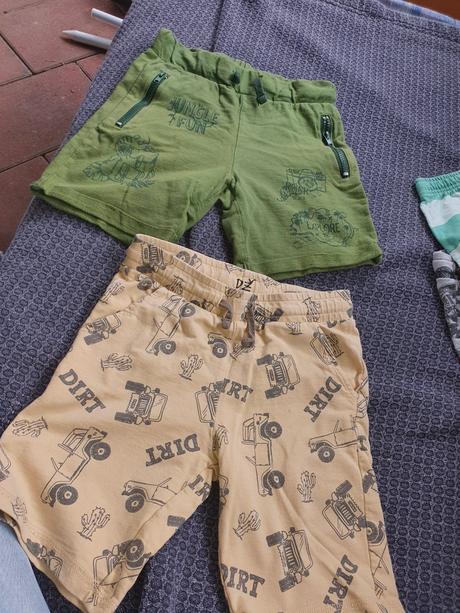 2x šortky po 1 eur ks 118, 128