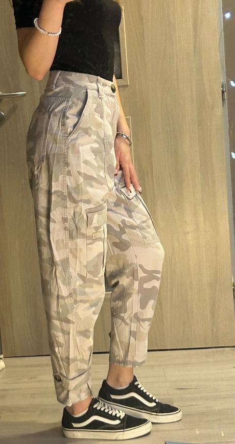 Cargo nohavice, bershka,s