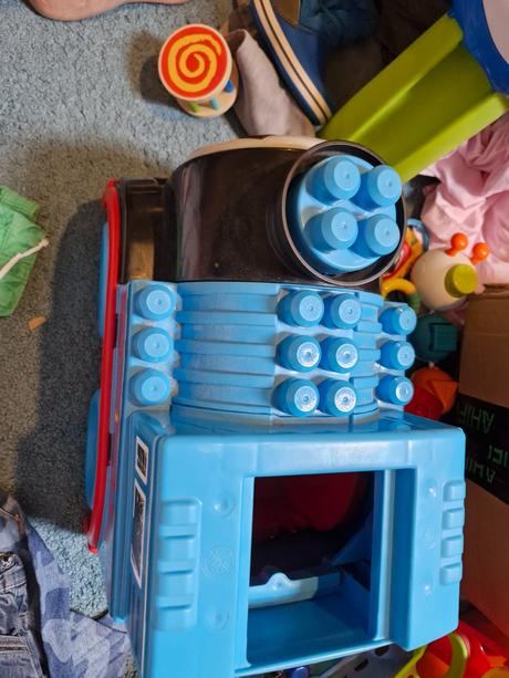 Uluzny box na stavebnicu lokomotíva tomas, 