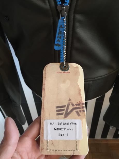 Alpha industries bombera s azurovo modrym zipsom, xs