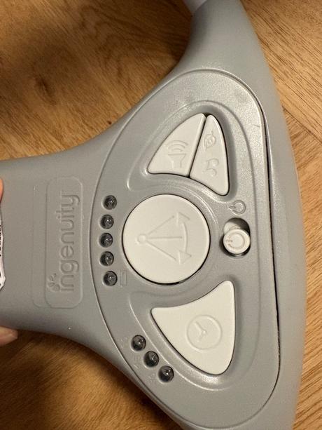 Hojdacie kreslo ingenuity a hraci kolotoc fehn, 