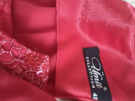 Dlhé,krásne spoločenské šaty, 44