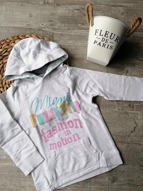 Mikina biela s kapucňou 104, 104