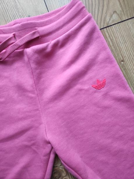 Nové tepláky, adidas,104