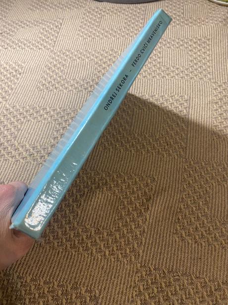 Krásna stará retro kniha ferdo cvičí mravenisko,