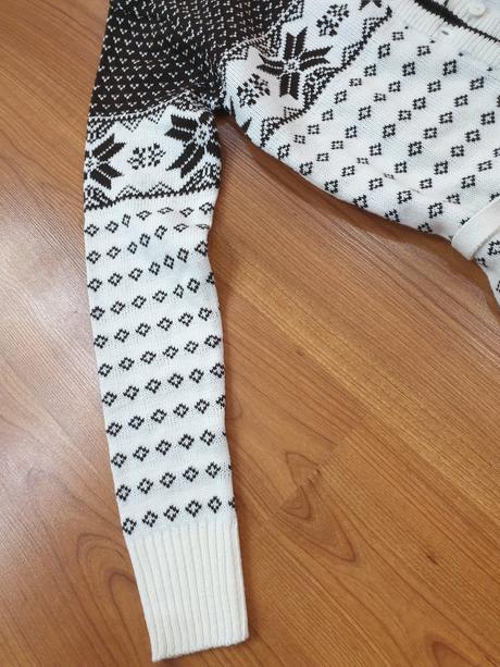 Zimny carokrasny predlzeny svetrik zimny motyv xs, xs