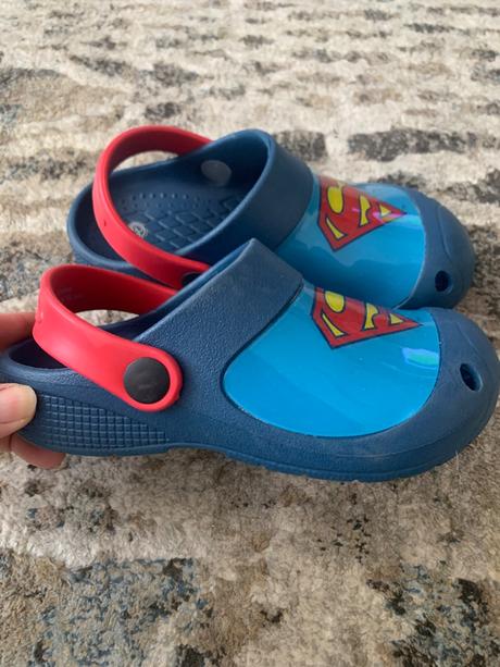 Kroksove šľapky, 29