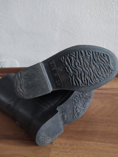 Vysoké kožené čižmy, 26