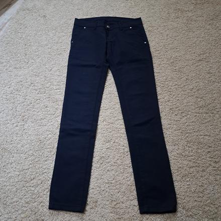 Tmavomodre nohavice, 36