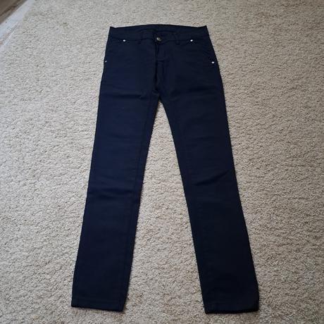 Tmavomodre nohavice, 36