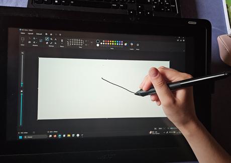 Grafický tablet wacom cintiq 16,