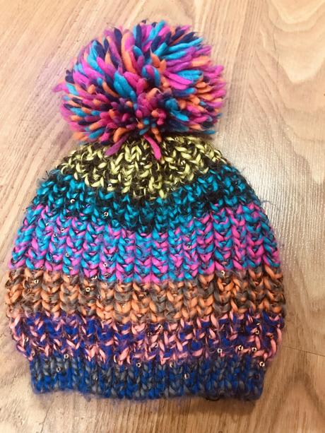 Farebná čiapka s brmbolcom, 104