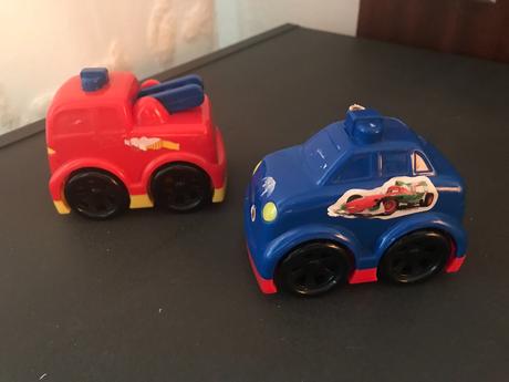 2x autíčka na hranie, 