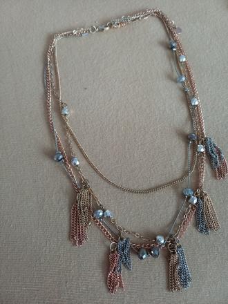 Viacradový náhrdelník so strapčekmi,