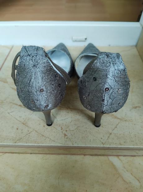 Vyšívané lodičky, 39