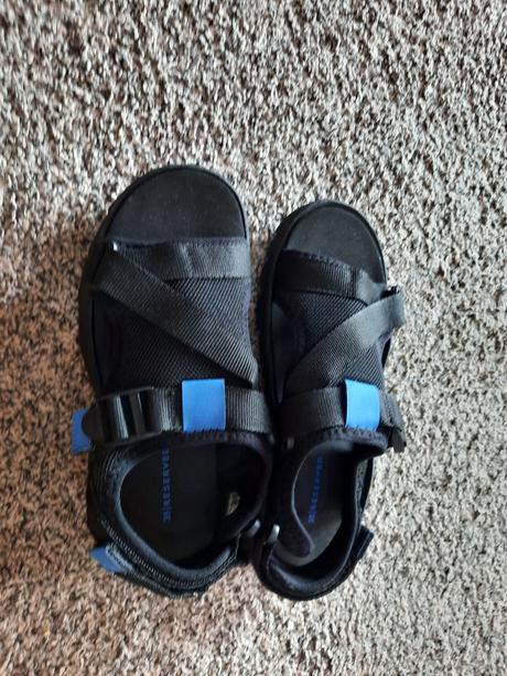 Sandalky, reserved,35