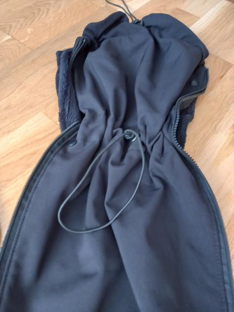 Vsadka na nosenie s nakrcnikom. 2 druhy zipsov, 