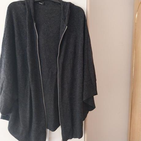 Pončo s rukávom,s kapucňou, l