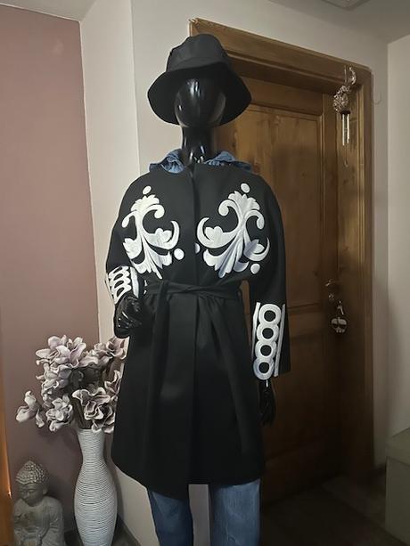 Nádherný kabát s aplikáciami a kratšími rukávmi, l / m