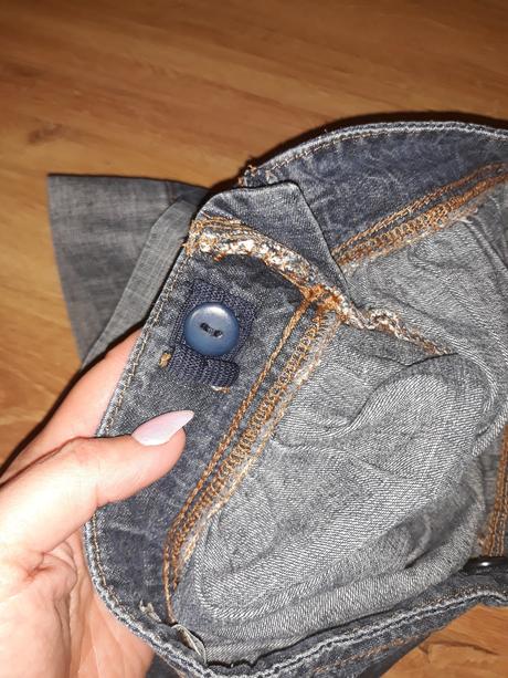 Suknička, in extenso,110