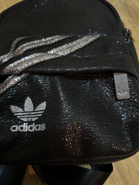 Malý trblietavý ruksak adidas, adidas