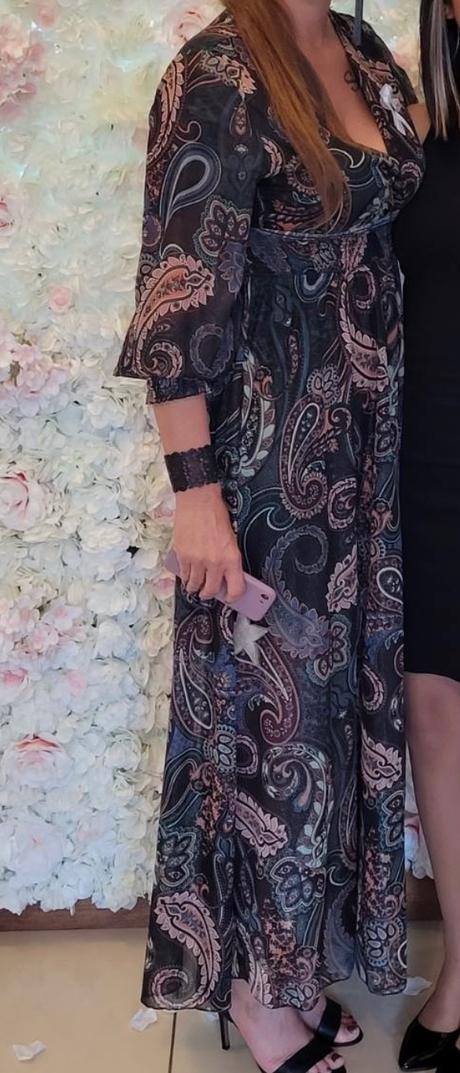 Krásne spoločenské šaty, s