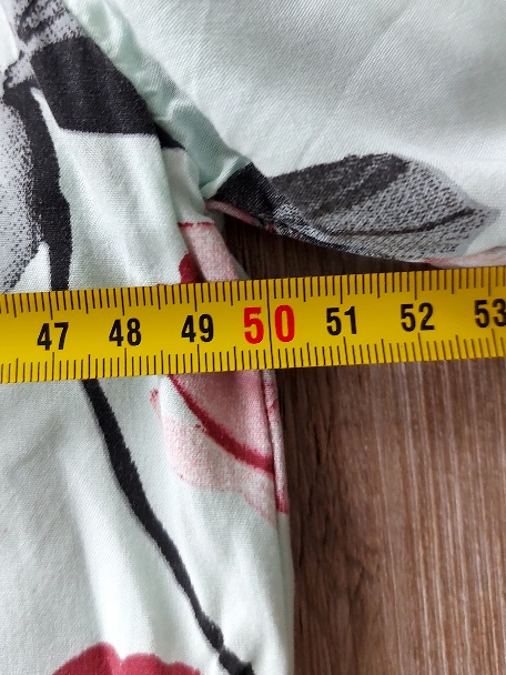 Bledomodrá kvetinová blúzka, 40