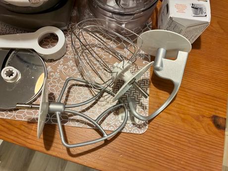 Kuchynsky robot eta gratus, eta