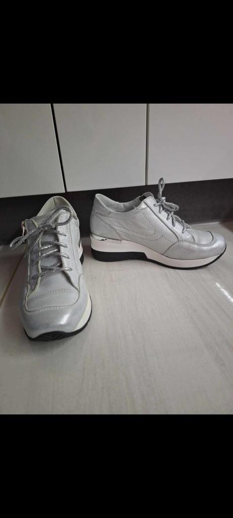 Strieborné topánky práva koža, 37