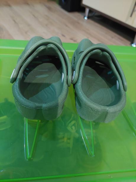 Šľapky v tváre krokodíla, 20