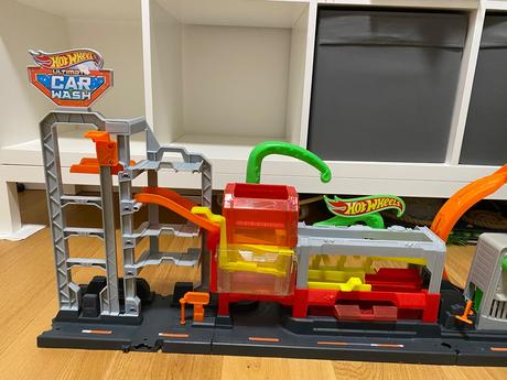 Hot wheels autoumyvarka utok chobotnice,