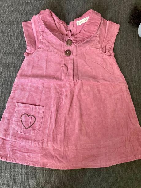 Menčestrové šaty, 74