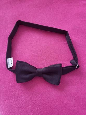 Čierny nastaviteľný motýlik, 