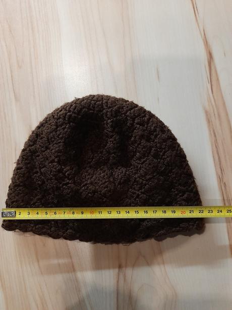 Hnedá čiapka s kvetinkou, 116