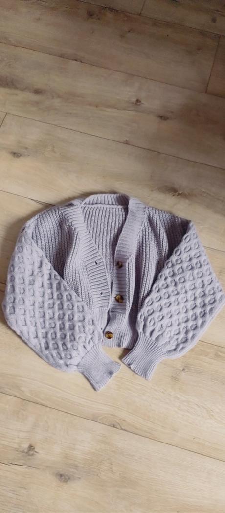 Krasny moderny svetrik, m