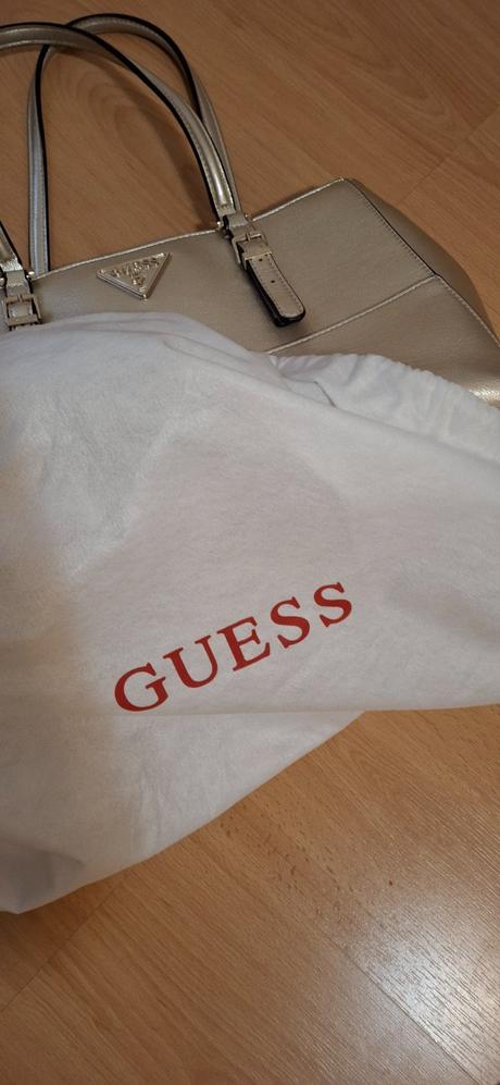 Kabelka krásna guess, guess