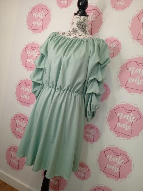 Krásne slabo mentolové šaty, m