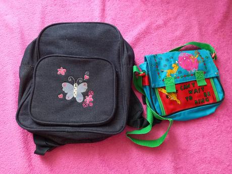 Detský riflový ruksak s motýlikom,