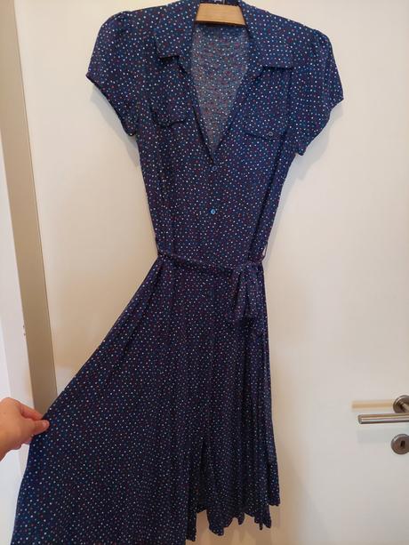 Tmavomodre bodkovane saty zn. f&f, vel. s, f&f,s