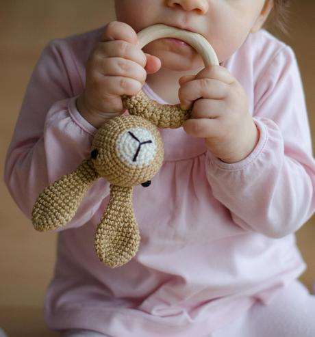 Háčkovaná hrkálka / kusadlo / hryzadlo,